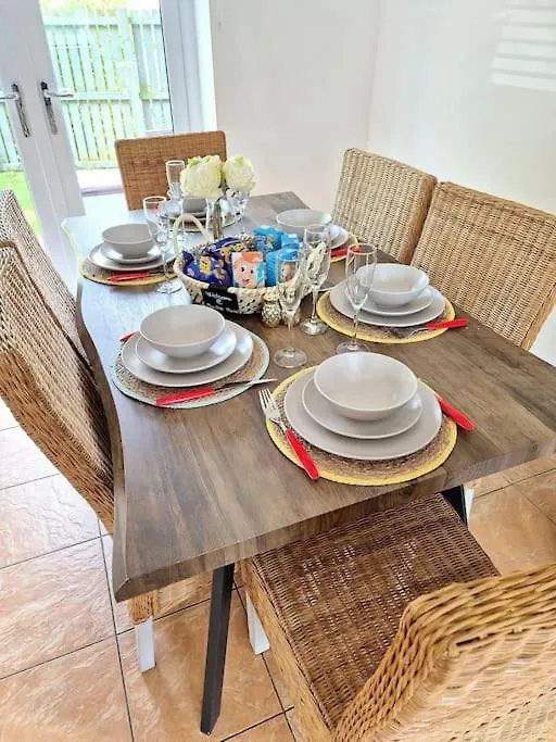 Home From Home 3 Bed,2 Bath House With Garden&Parking Near Centre&Tram Stop Sheffield